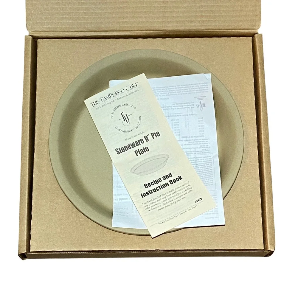 The Pampered Chef Family Heritage Collection Stoneware 9 inch Pie Plate 1425 USA